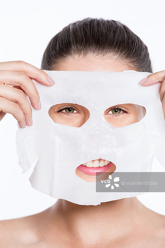 女子敷面膜图片素材
