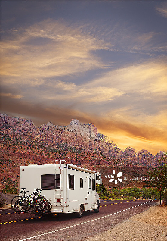 公路旅行—房车图片素材