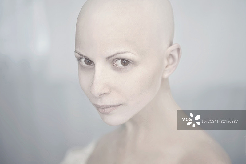 光头的白人妇女图片素材