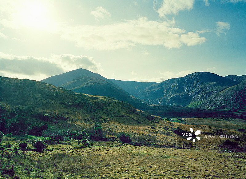 乡村草地山谷鸟瞰图片素材