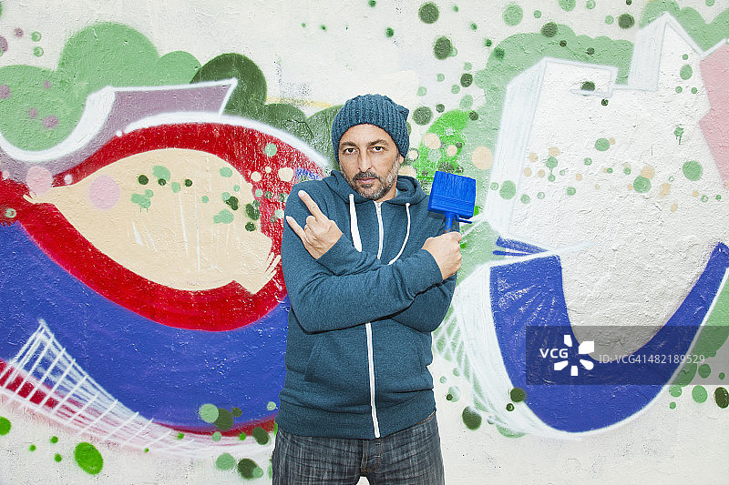 男人打出帮派手势图片素材