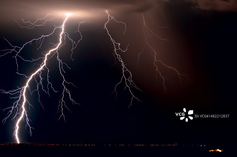 美国亚利桑那州托诺帕的闪电图片素材