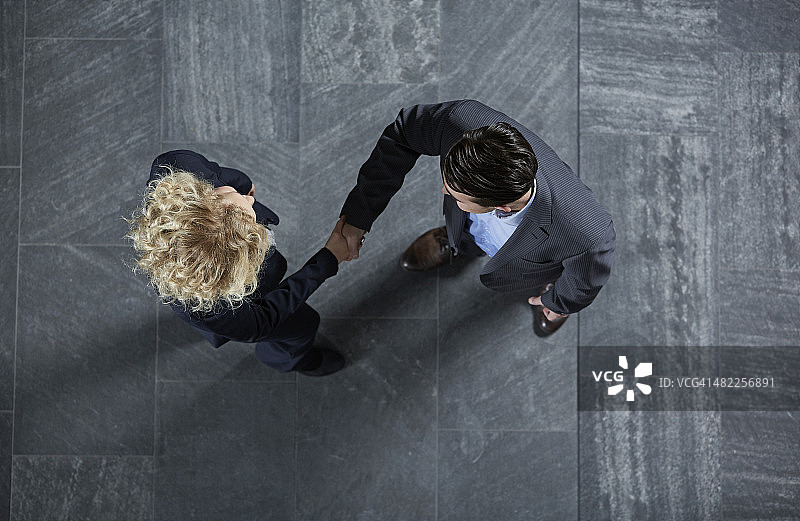 德国诺伊斯：商务人士握手图片素材