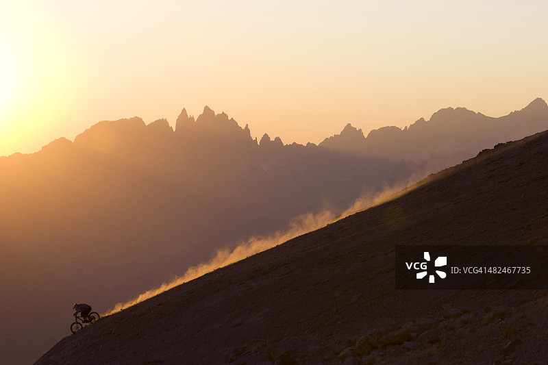 猛犸山地自行车图片素材