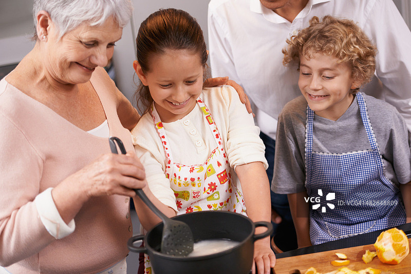 没有人的厨艺比奶奶更好图片素材