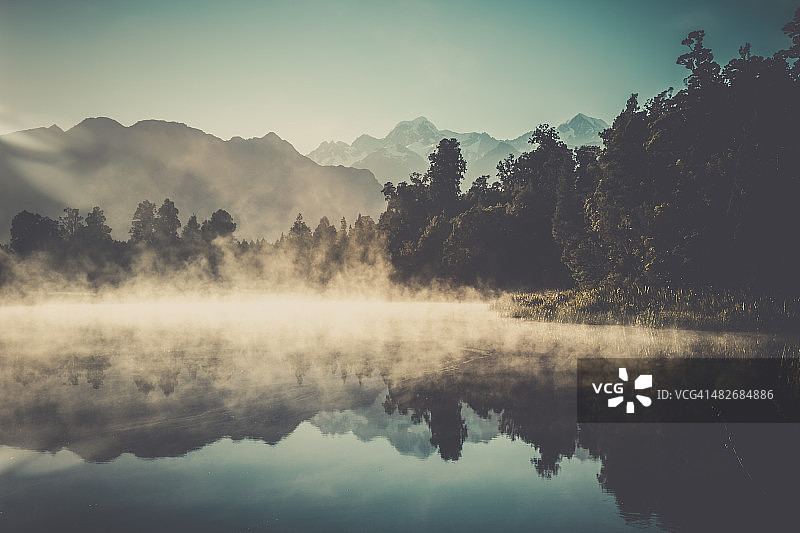 新西兰马瑟森湖日出自然全景图片素材