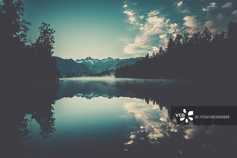 新西兰马瑟森湖日出自然全景图片素材