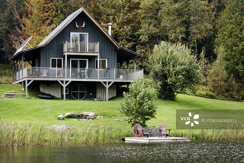 湖边小屋图片素材