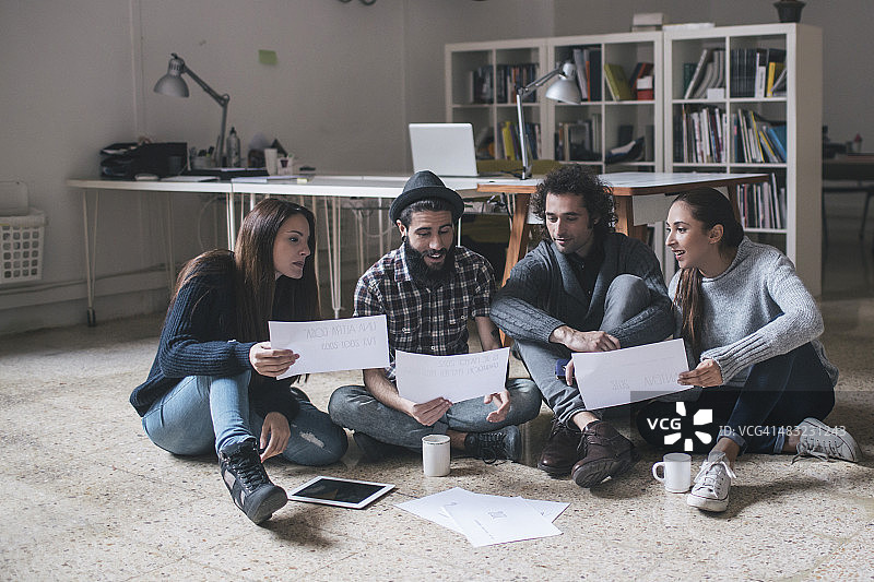 头脑风暴会议图片素材