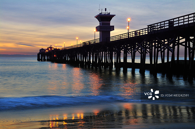 海豹滩日落倒影图片素材