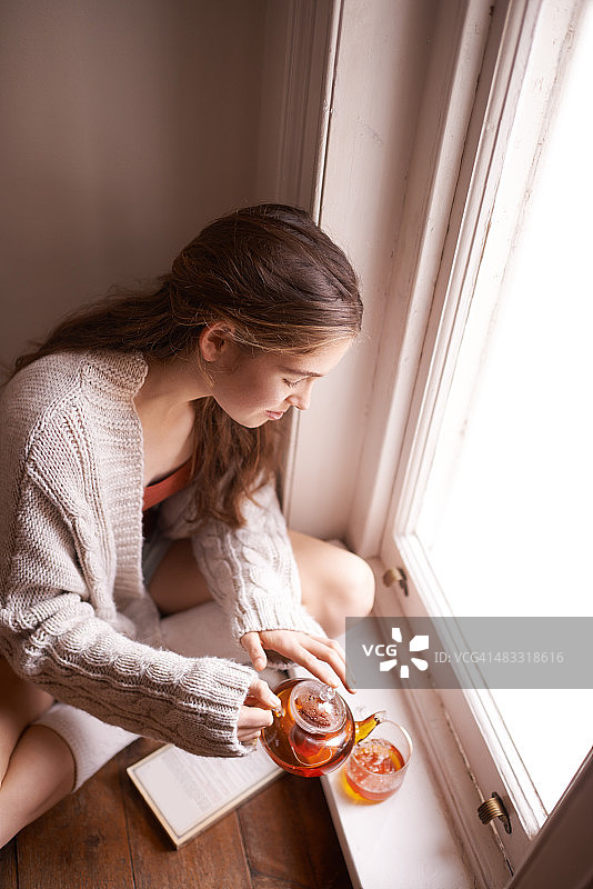 是时候续杯了图片素材