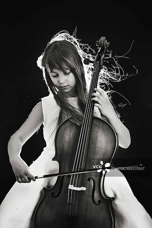 可爱的小提琴手图片素材