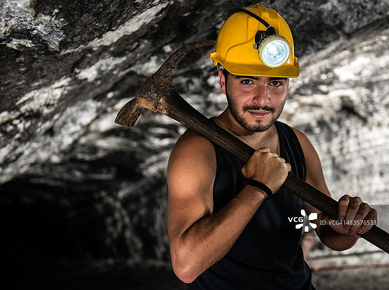 矿工在矿山图片素材