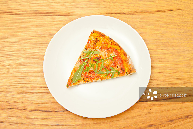 盘中的披萨切片图片素材