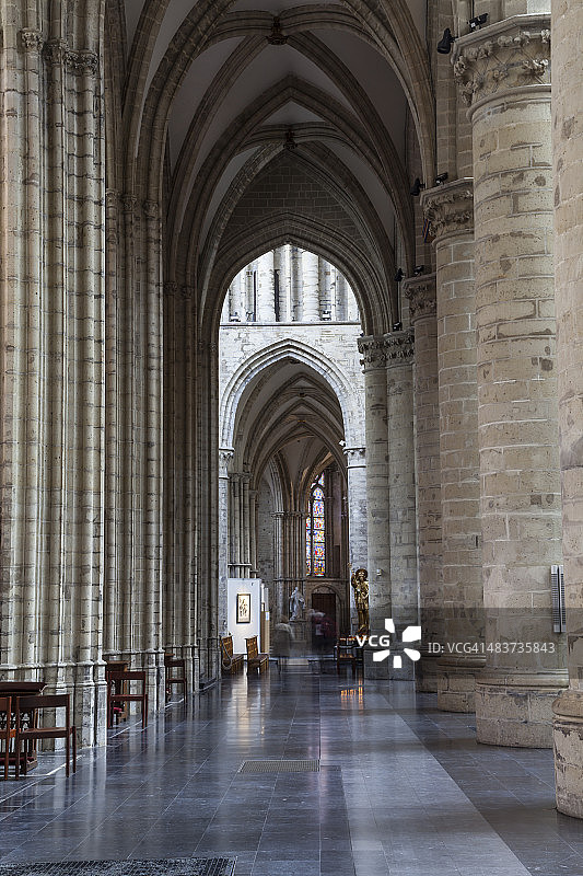 布鲁塞尔大教堂内部通道图片素材