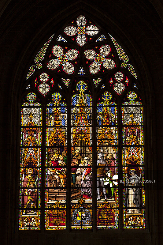 布鲁塞尔大教堂彩色玻璃窗图片素材