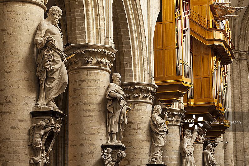 布鲁塞尔大教堂的使徒雕像图片素材