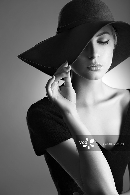 复古风格的美丽女人图片素材