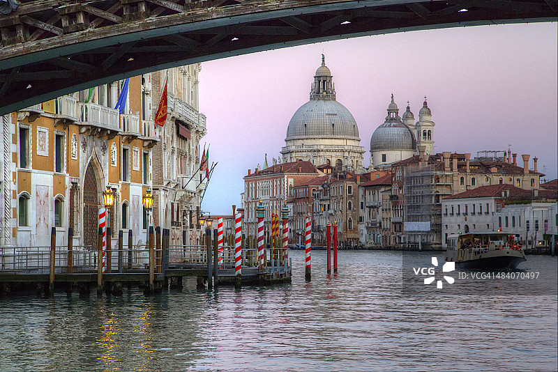 带有学院桥的黄昏图片素材