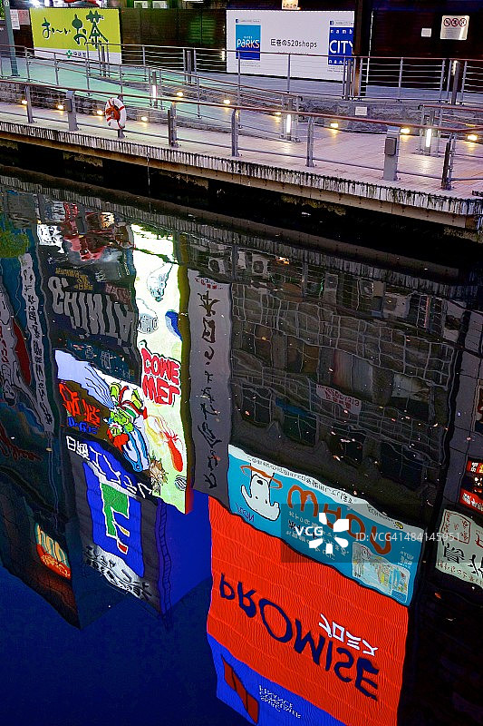 灯火通明，大城市!图片素材