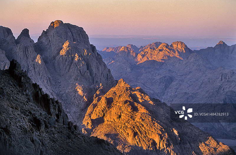 西奈半岛崎岖的荒野景观图片素材