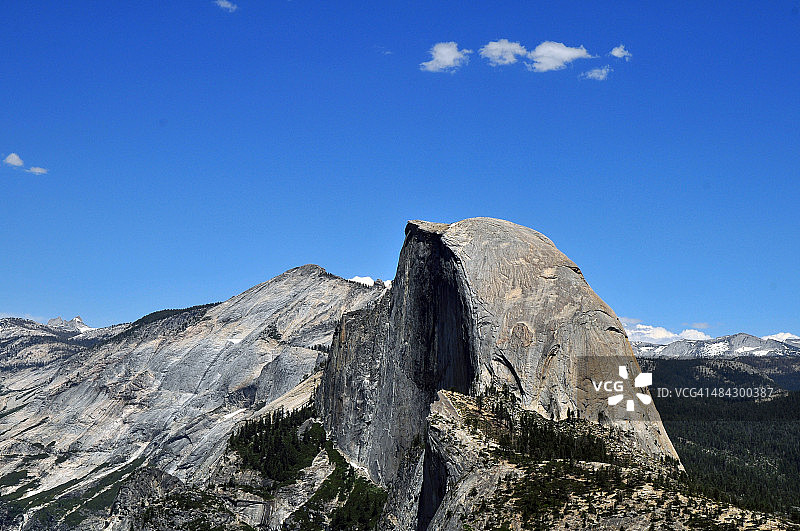 从冰川点看半圆顶图片素材
