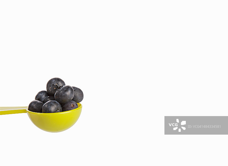 带蓝莓的量勺图片素材