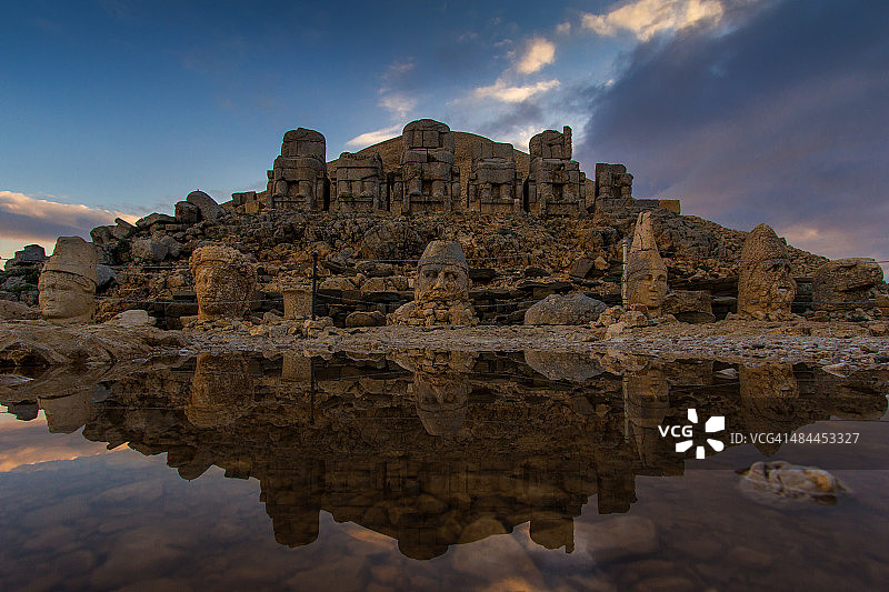 内姆鲁特山图片素材