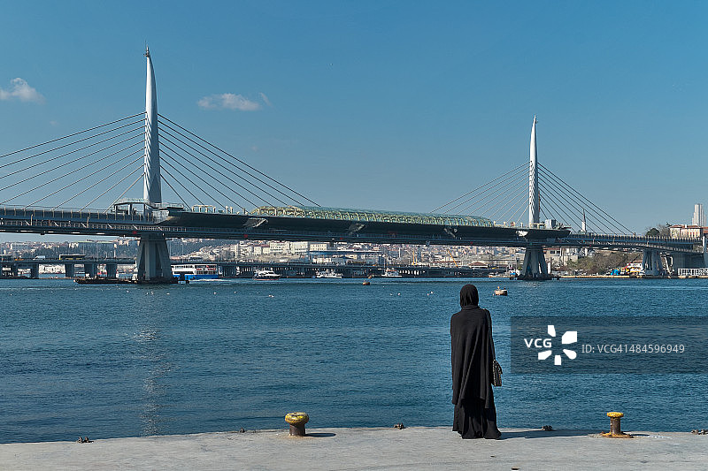 戴黑色面纱的女人图片素材