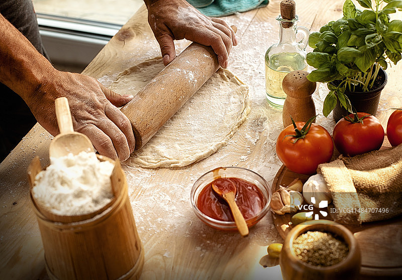 准备自制披萨的食材图片素材