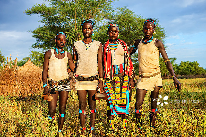 来自埃塞俄比亚萨迈部落的人们图片素材