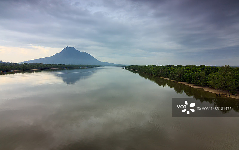 马来西亚婆罗洲沙捞越山都望山图片素材