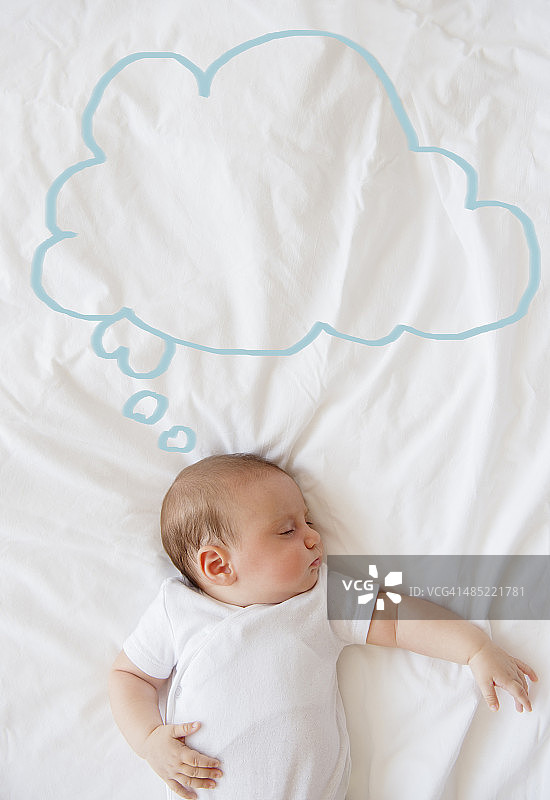 在床上睡觉的女婴（2-5个月）图片素材