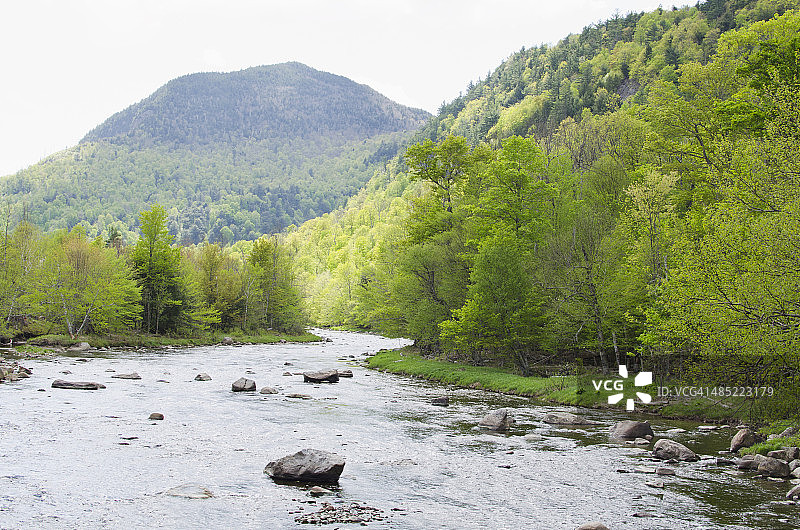美国纽约州威尔明顿山区河流图片素材