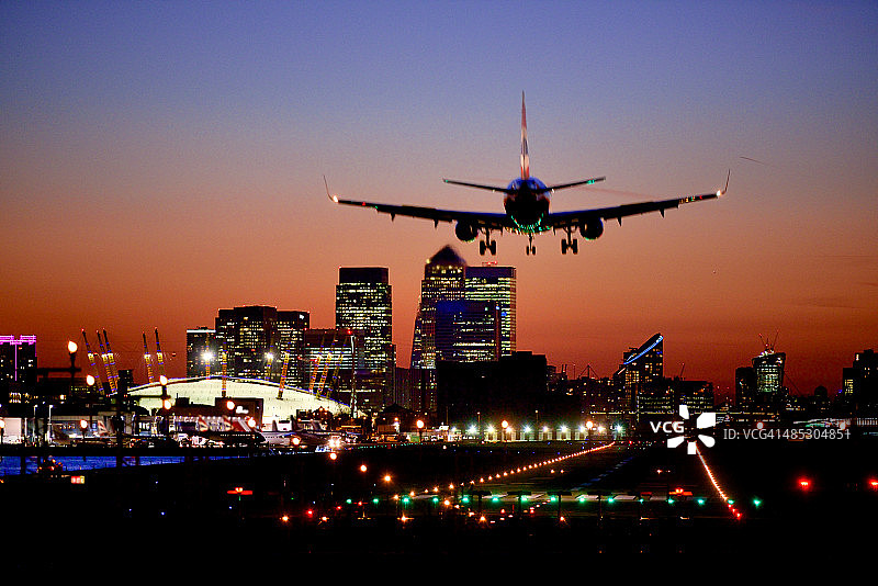 飞机着陆图片素材