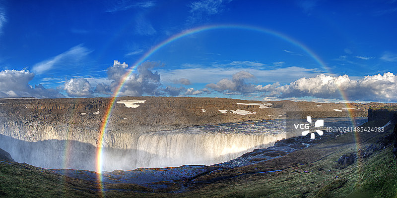 瀑布彩虹图片素材