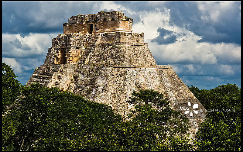魔法师金字塔图片素材