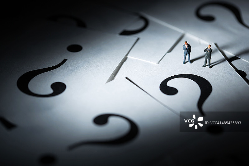 思考的男商人图片素材