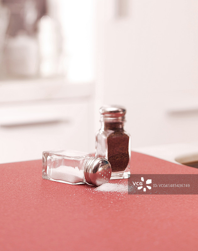 盐和胡椒粉罐图片素材