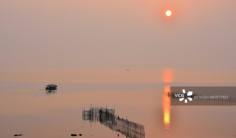 奇利卡湖日出图片素材