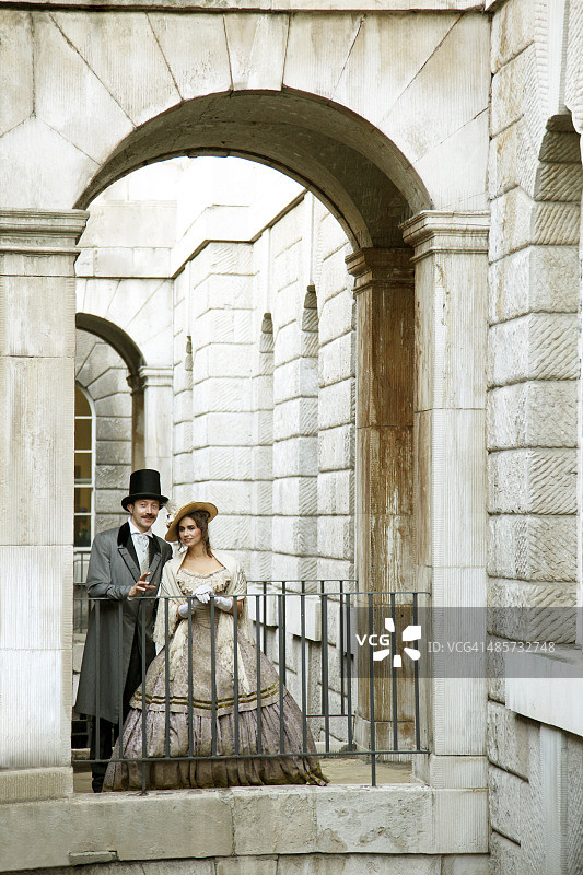 维多利亚时期的情侣图片素材