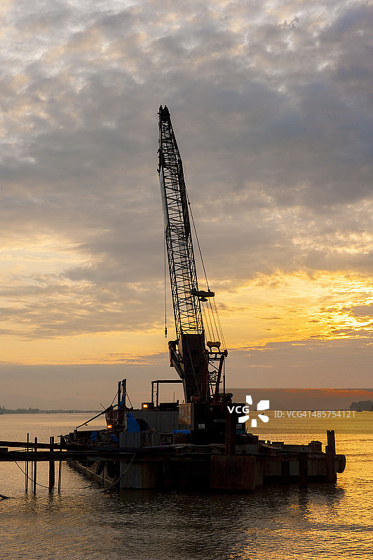 浮动起重机轮廓图片素材