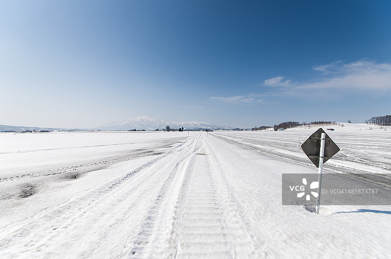 雪覆盖的道路图片素材