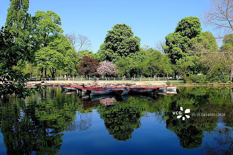 巴黎倒影图片素材