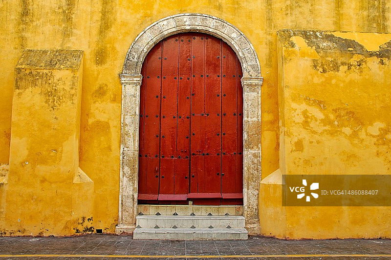 坎佩切的老教堂门图片素材