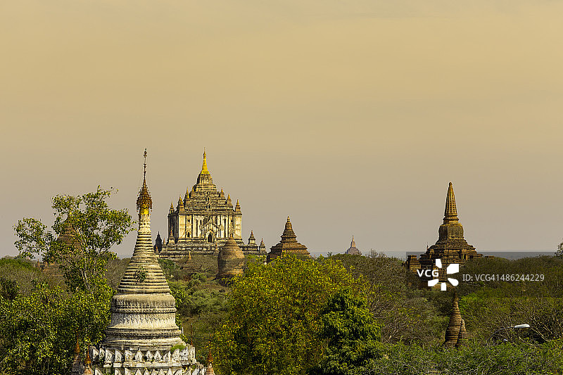 Thatbyinnyu寺庙图片素材