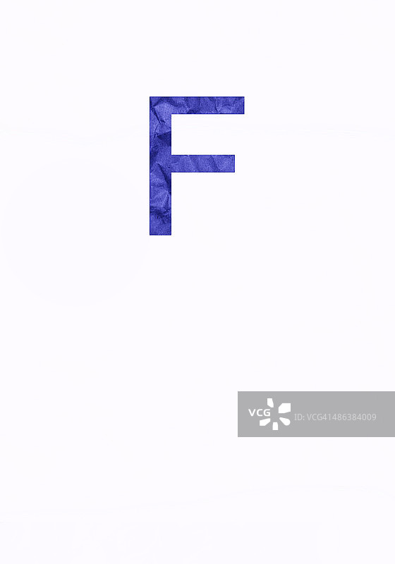 紫色大写字母F剪纸图片素材