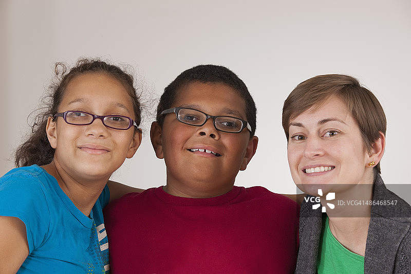 有学习障碍的兄妹与导师图片素材