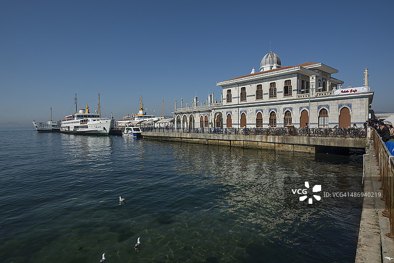 布于卡达历史悠久的渡轮港口图片素材