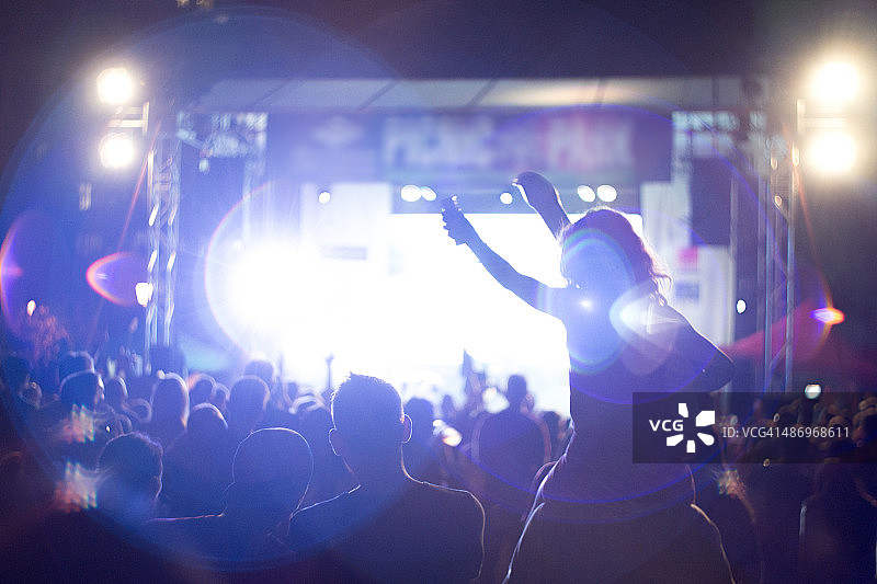 尽情狂欢！图片素材